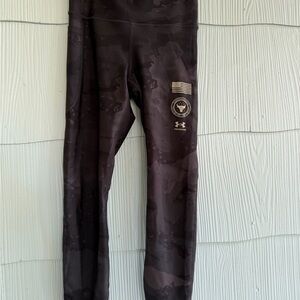 Under Armour women’s Black Camo Leggings with Logo Detail